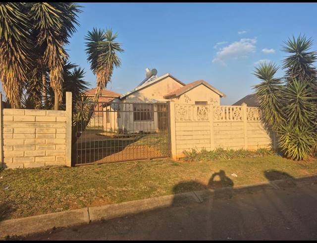 2 BEDROOM HOUSE FOR SALE IN LENASIA SOUTH